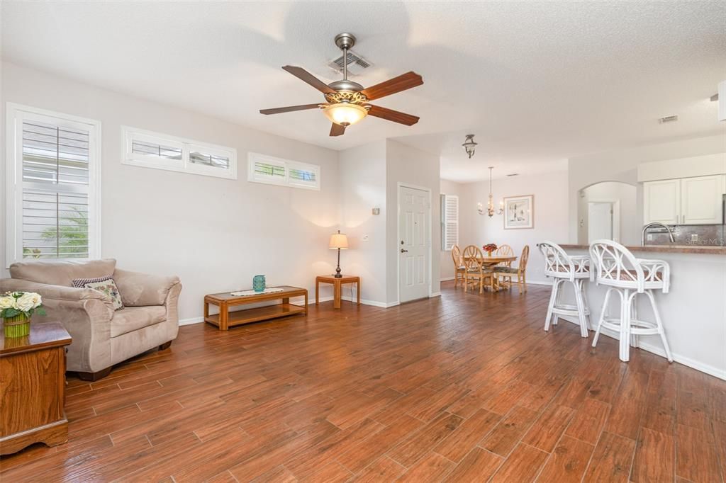 En Venta: $225,000 (2 camas, 2 baños, 1340 Pies cuadrados)