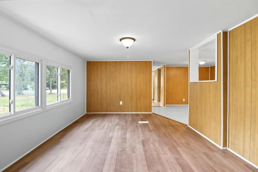 待售: $175,000 (3 贝兹, 2 浴室, 1152 平方英尺)