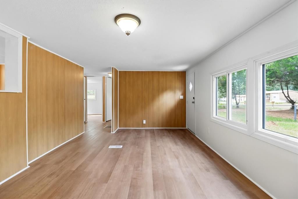 待售: $175,000 (3 贝兹, 2 浴室, 1152 平方英尺)