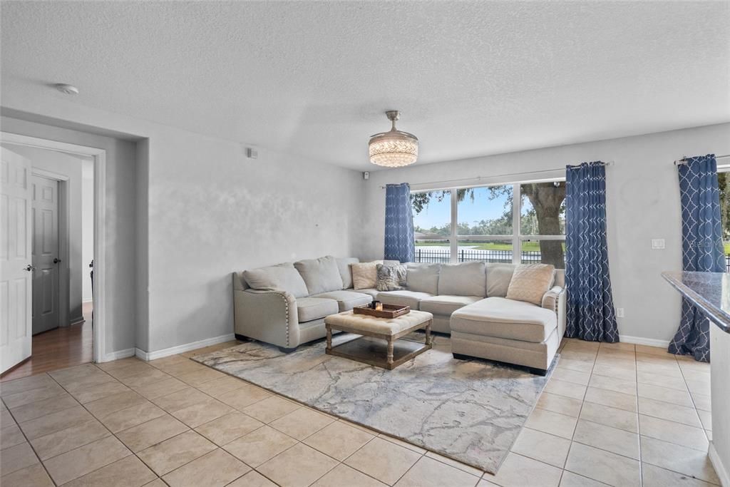 合同活跃: $470,000 (4 贝兹, 2 浴室, 1940 平方英尺)