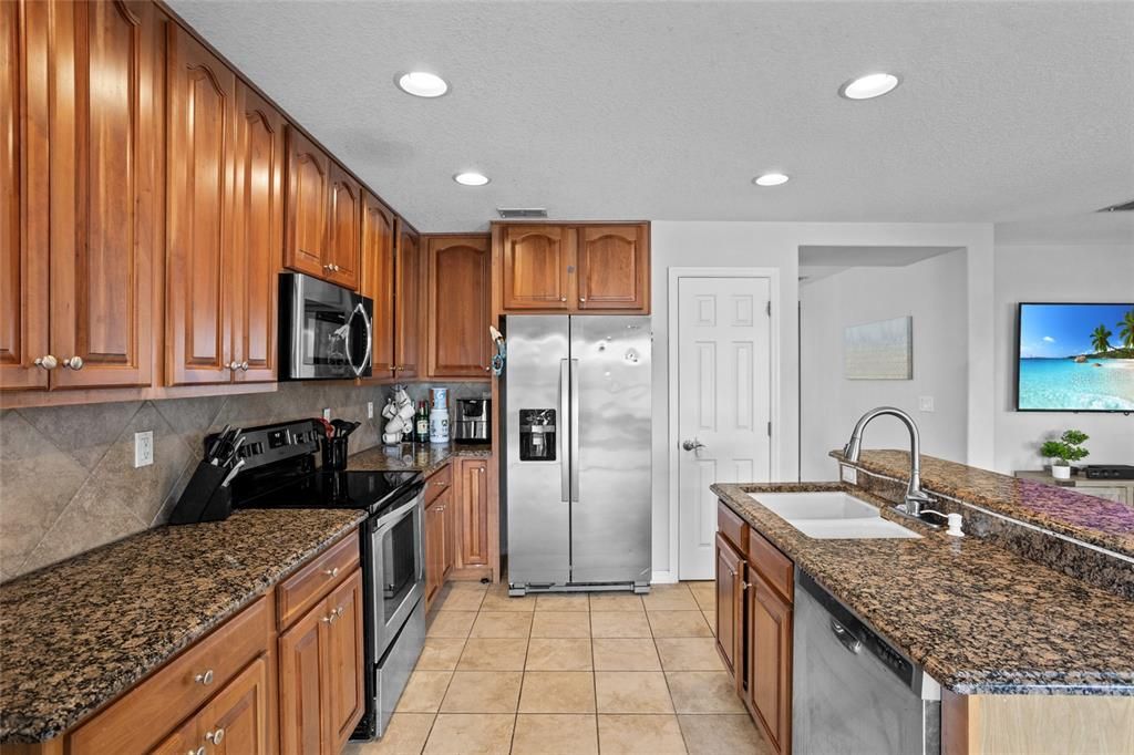 合同活跃: $470,000 (4 贝兹, 2 浴室, 1940 平方英尺)