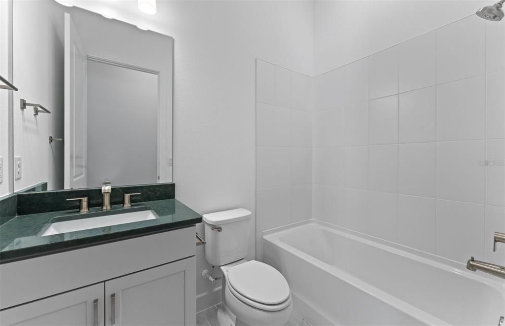 En Venta: $551,850 (3 camas, 3 baños, 2483 Pies cuadrados)