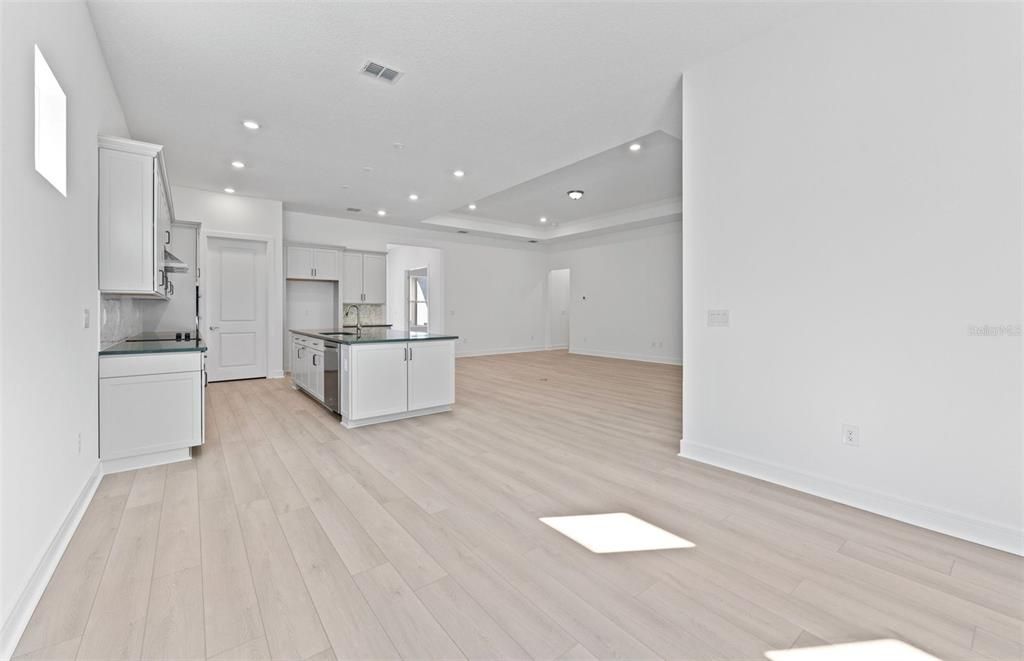 En Venta: $551,850 (3 camas, 3 baños, 2483 Pies cuadrados)