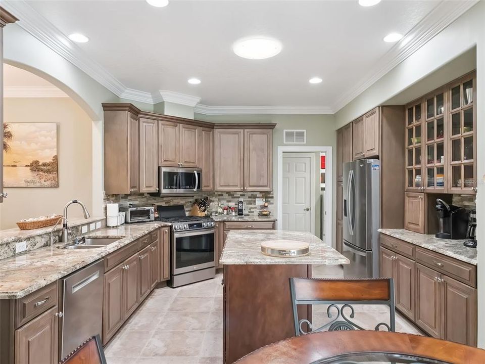 Под контрактом: $385,000 (3 спален, 2 ванн, 2013 Квадратных фут)