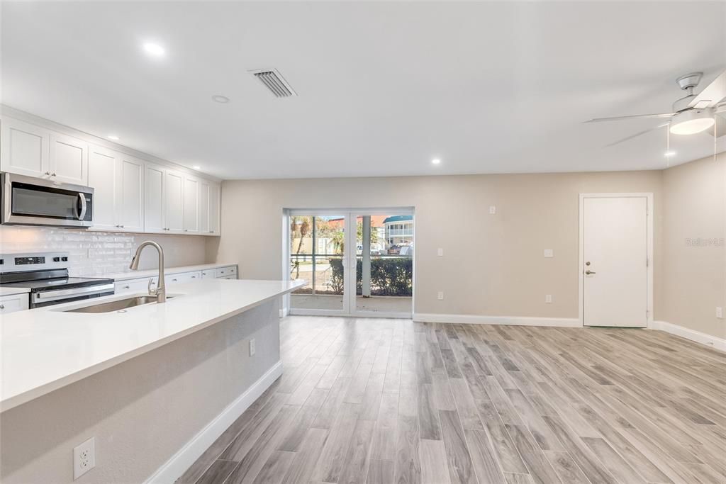 待售: $597,003 (2 贝兹, 2 浴室, 967 平方英尺)