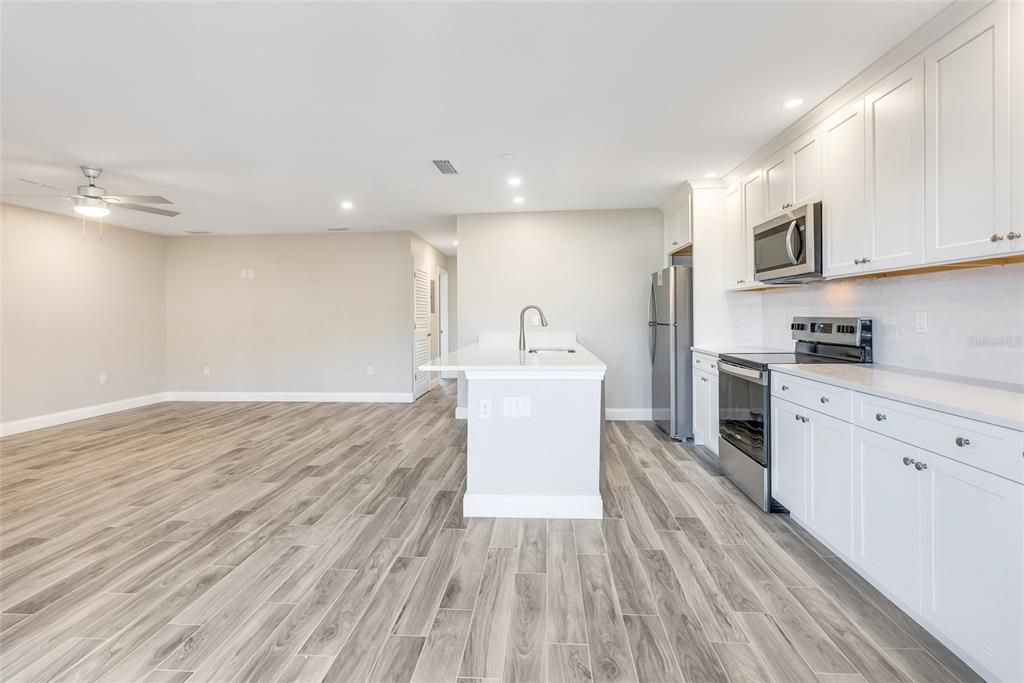 待售: $597,003 (2 贝兹, 2 浴室, 967 平方英尺)