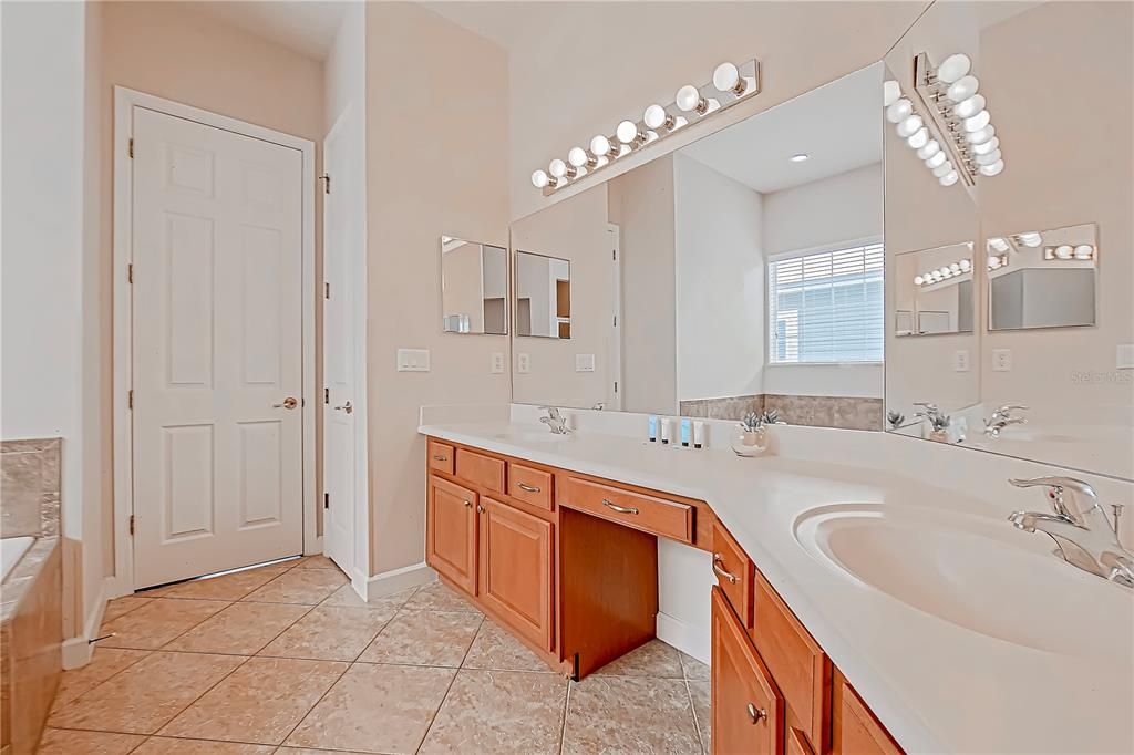 待售: $675,000 (5 贝兹, 4 浴室, 3270 平方英尺)