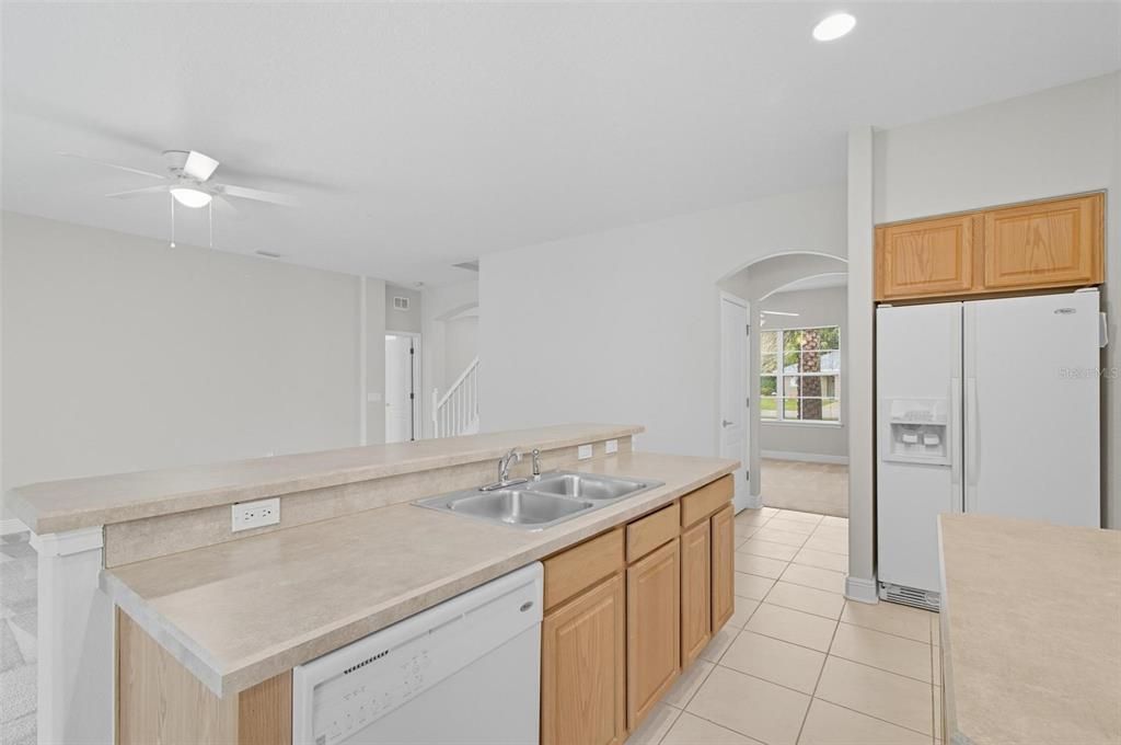 На продажу: $379,500 (4 спален, 3 ванн, 2369 Квадратных фут)