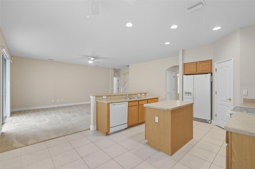 На продажу: $379,500 (4 спален, 3 ванн, 2369 Квадратных фут)