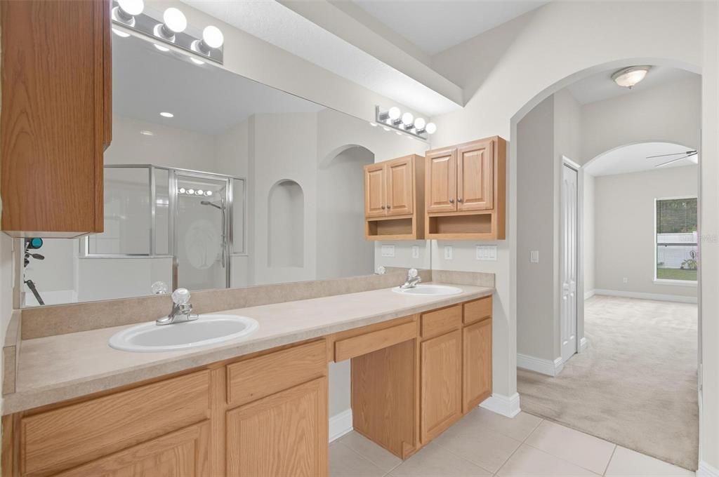 На продажу: $379,500 (4 спален, 3 ванн, 2369 Квадратных фут)