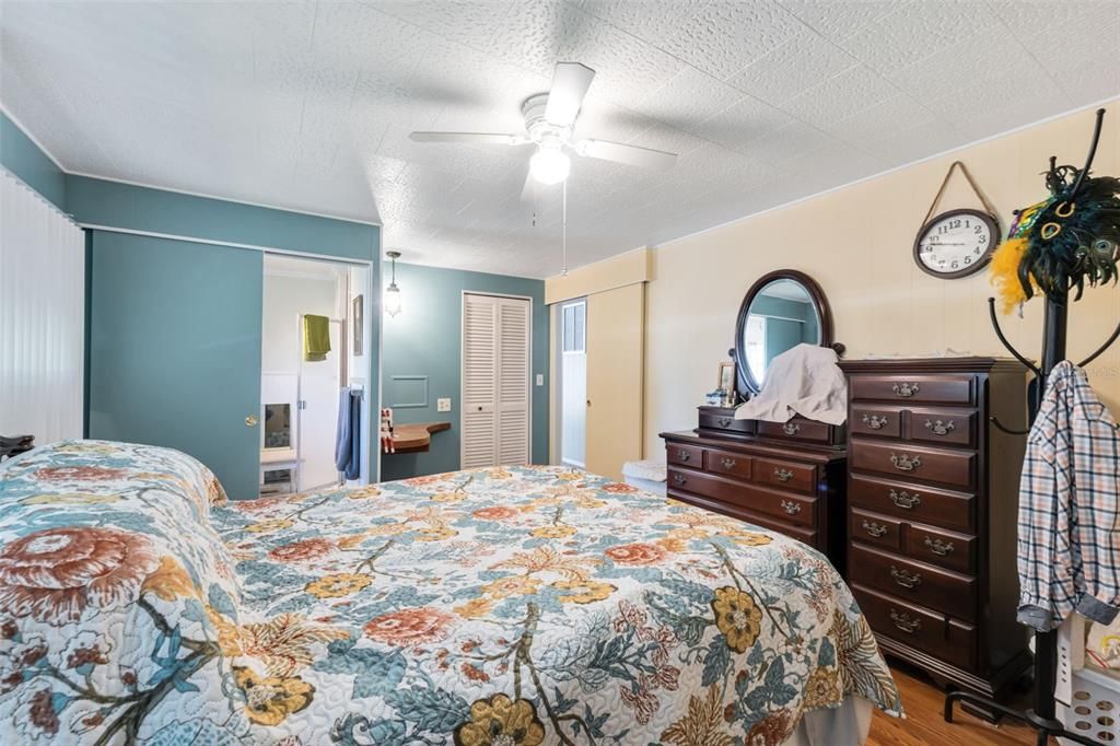 На продажу: $145,000 (2 спален, 2 ванн, 992 Квадратных фут)