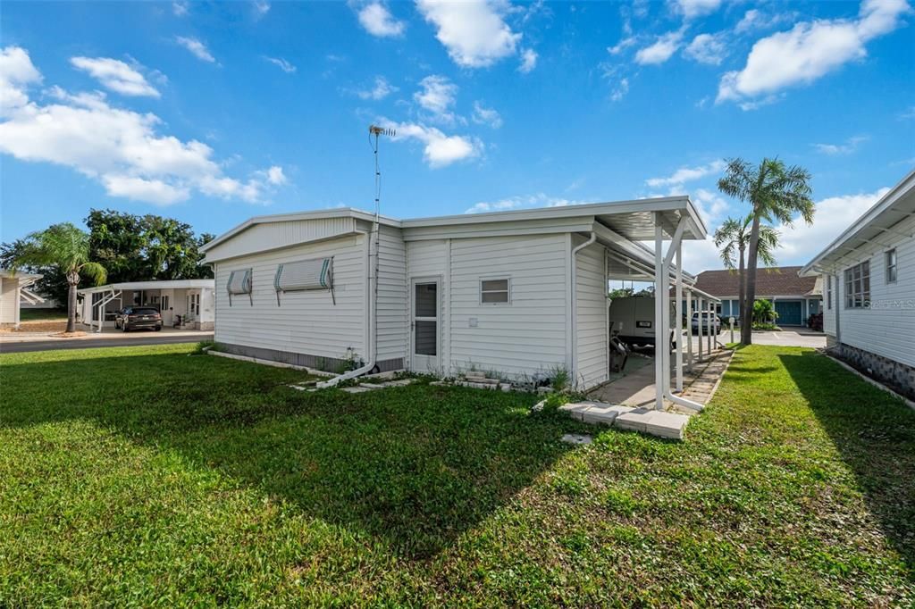 На продажу: $145,000 (2 спален, 2 ванн, 992 Квадратных фут)