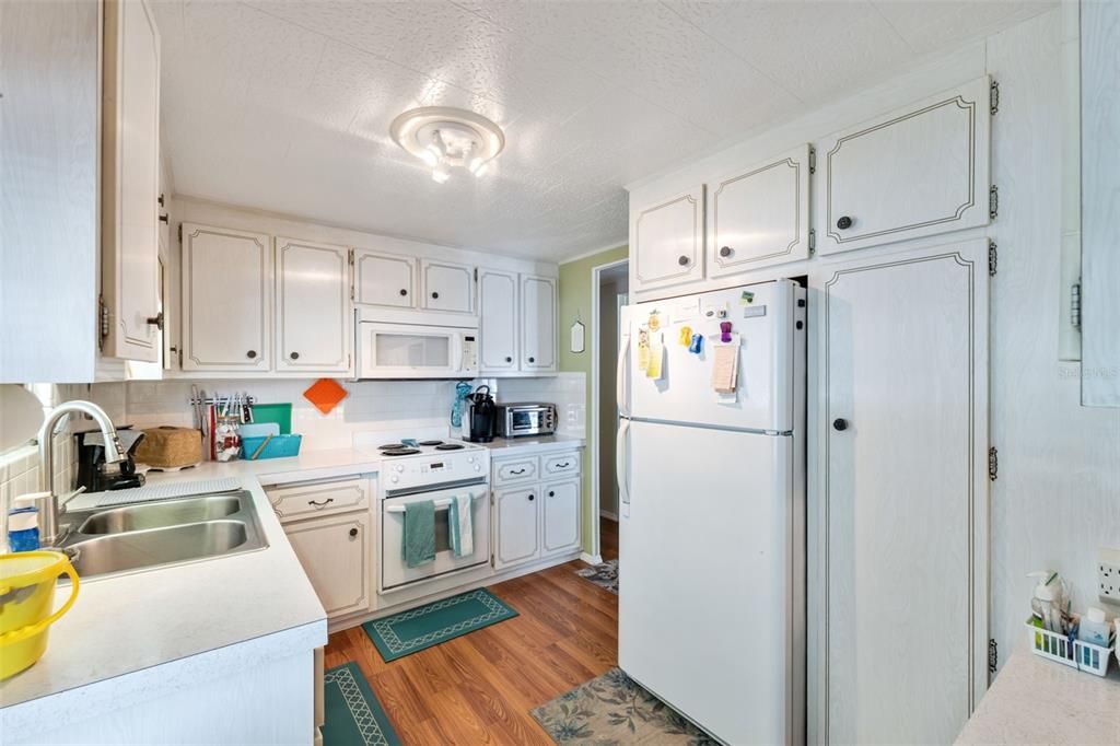 На продажу: $145,000 (2 спален, 2 ванн, 992 Квадратных фут)