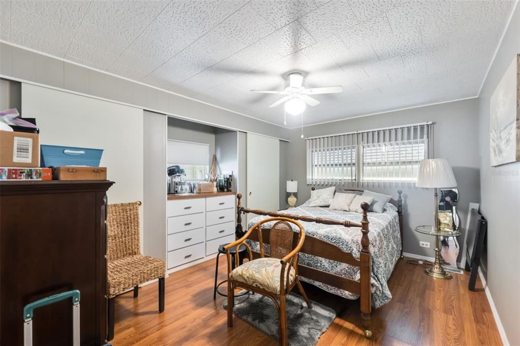 На продажу: $145,000 (2 спален, 2 ванн, 992 Квадратных фут)