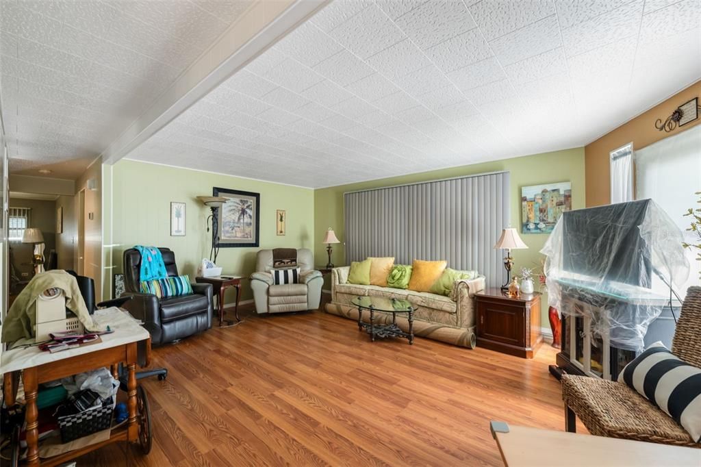 На продажу: $145,000 (2 спален, 2 ванн, 992 Квадратных фут)