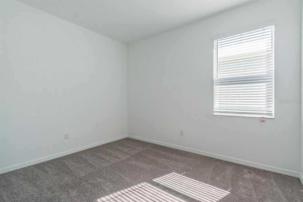 合同活跃: $299,990 (3 贝兹, 2 浴室, 1851 平方英尺)