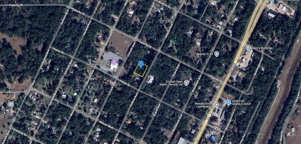 На продажу: $49,999 (0.58 acres)