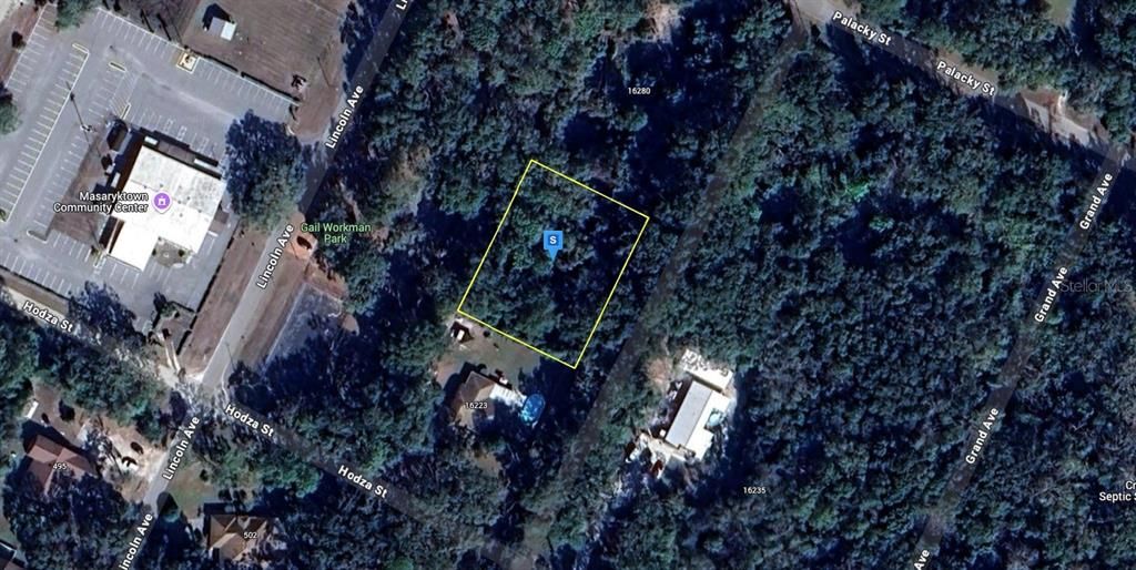 На продажу: $49,999 (0.58 acres)