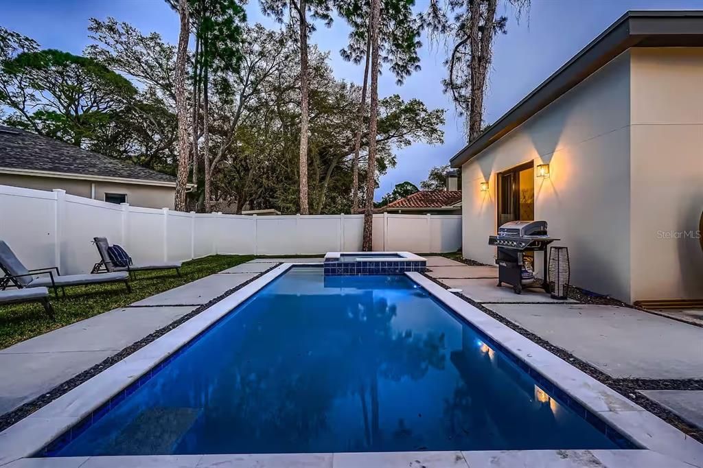 合同活跃: $1,225,000 (5 贝兹, 4 浴室, 3580 平方英尺)