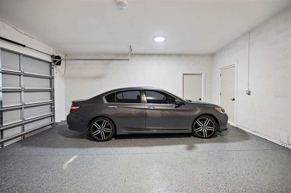 合同活跃: $1,225,000 (5 贝兹, 4 浴室, 3580 平方英尺)