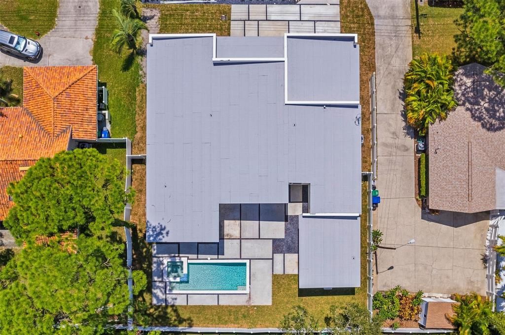 合同活跃: $1,225,000 (5 贝兹, 4 浴室, 3580 平方英尺)