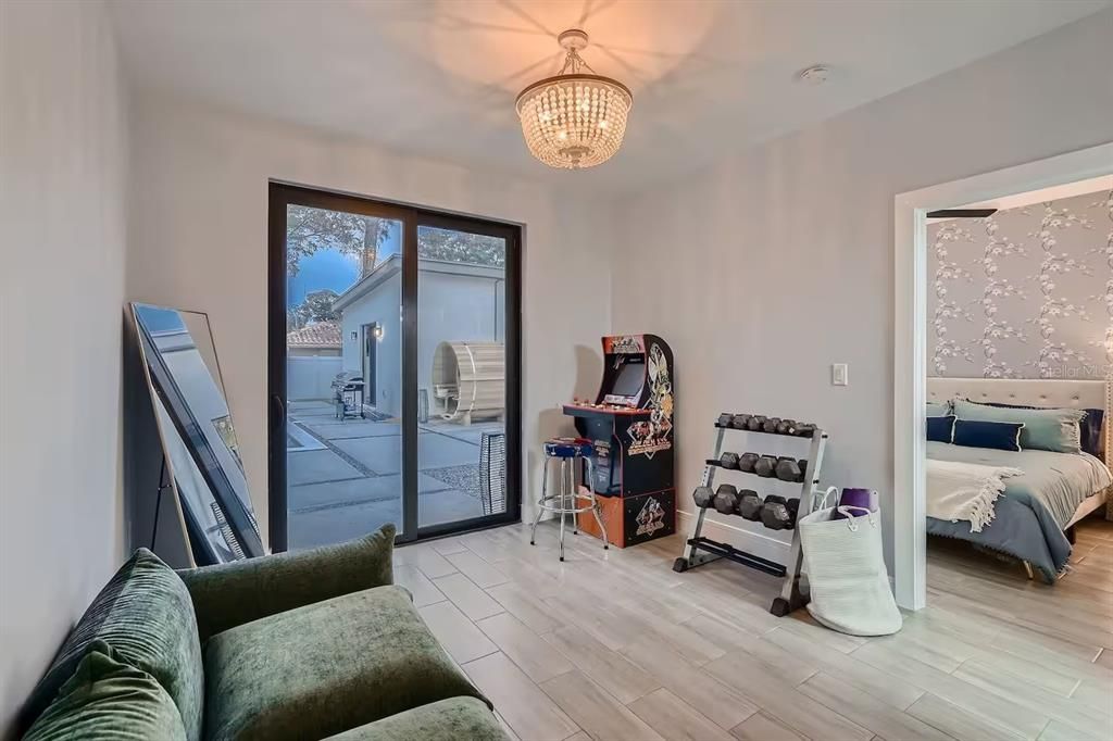 合同活跃: $1,225,000 (5 贝兹, 4 浴室, 3580 平方英尺)