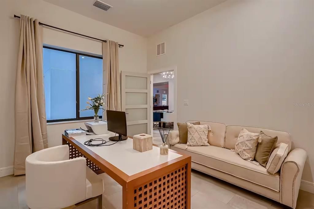 合同活跃: $1,225,000 (5 贝兹, 4 浴室, 3580 平方英尺)