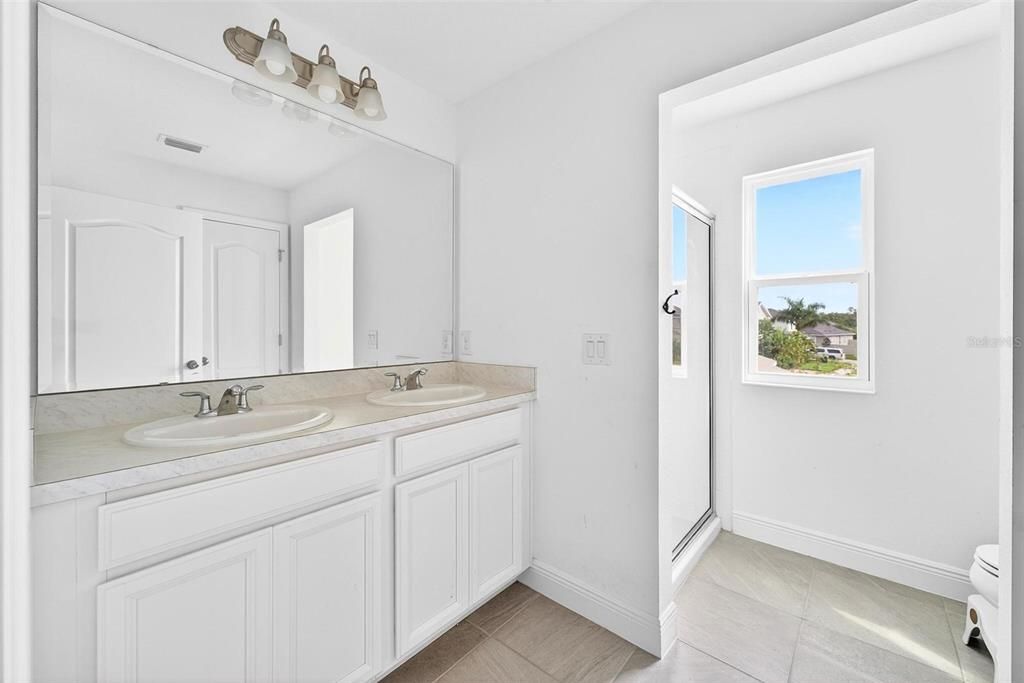 На продажу: $700,000 (5 спален, 3 ванн, 3854 Квадратных фут)