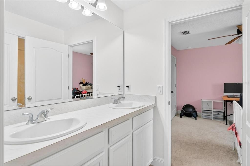 На продажу: $700,000 (5 спален, 3 ванн, 3854 Квадратных фут)