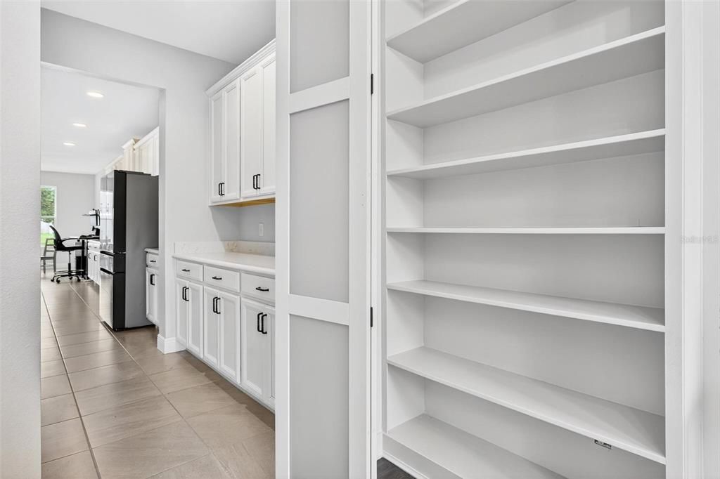 На продажу: $700,000 (5 спален, 3 ванн, 3854 Квадратных фут)