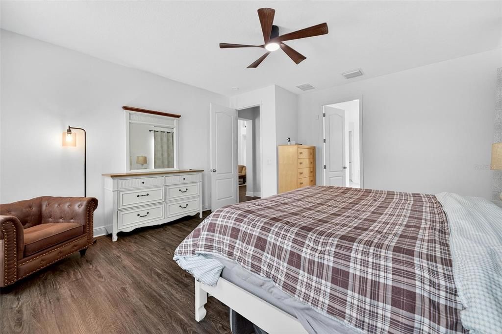 На продажу: $700,000 (5 спален, 3 ванн, 3854 Квадратных фут)