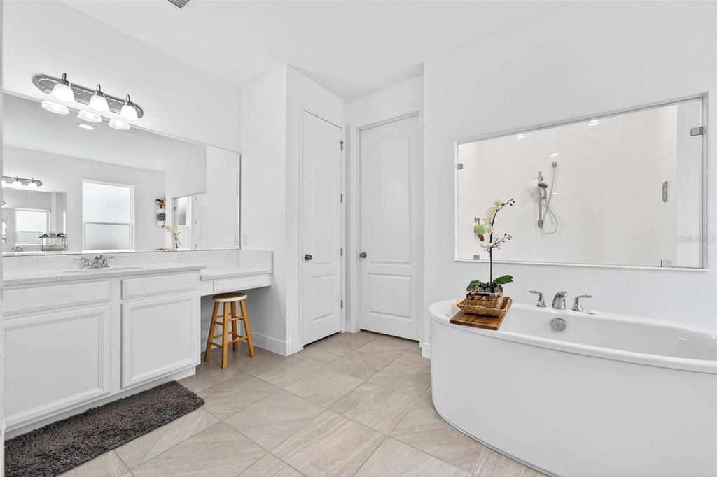 На продажу: $700,000 (5 спален, 3 ванн, 3854 Квадратных фут)