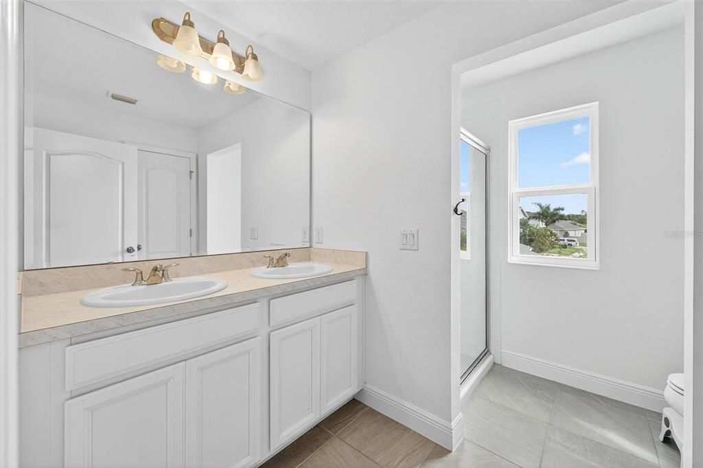 На продажу: $700,000 (5 спален, 3 ванн, 3854 Квадратных фут)