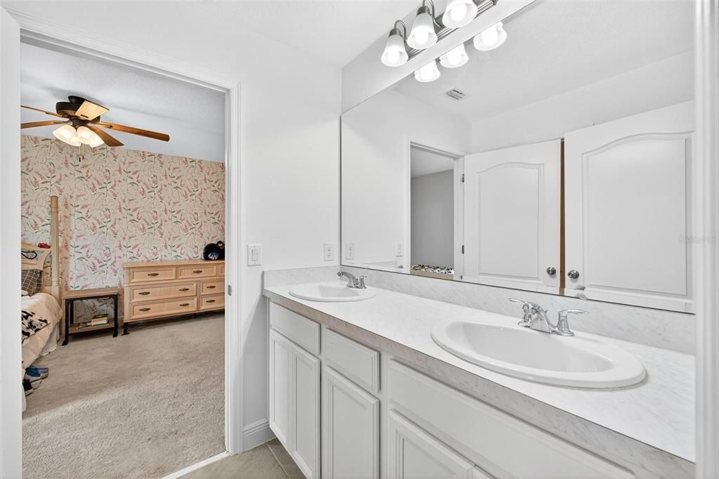 На продажу: $700,000 (5 спален, 3 ванн, 3854 Квадратных фут)