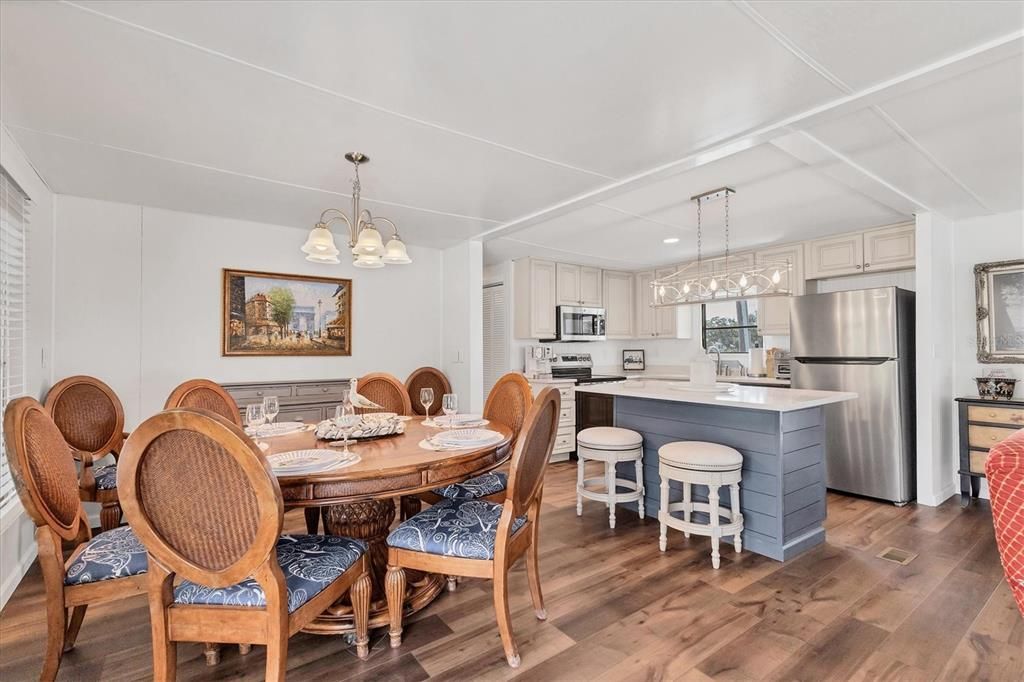 На продажу: $234,900 (2 спален, 1 ванн, 1000 Квадратных фут)