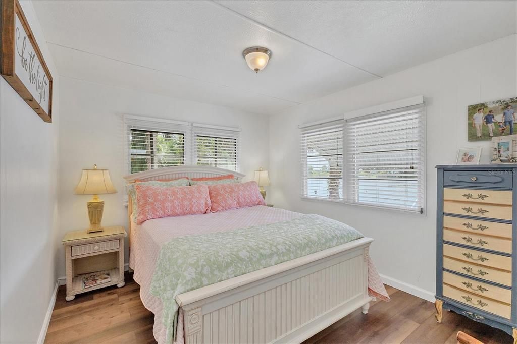 На продажу: $234,900 (2 спален, 1 ванн, 1000 Квадратных фут)