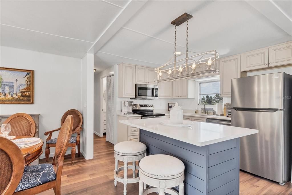 На продажу: $234,900 (2 спален, 1 ванн, 1000 Квадратных фут)