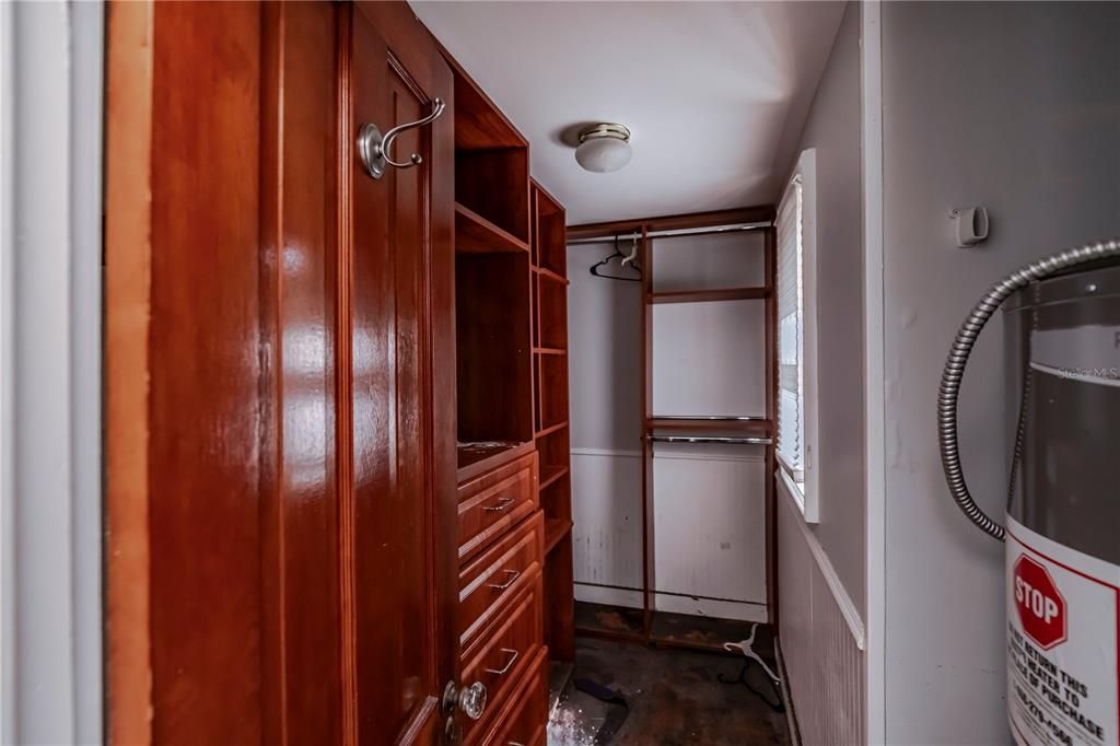 For Sale: $375,000 (3 beds, 2 baths, 1931 Square Feet)