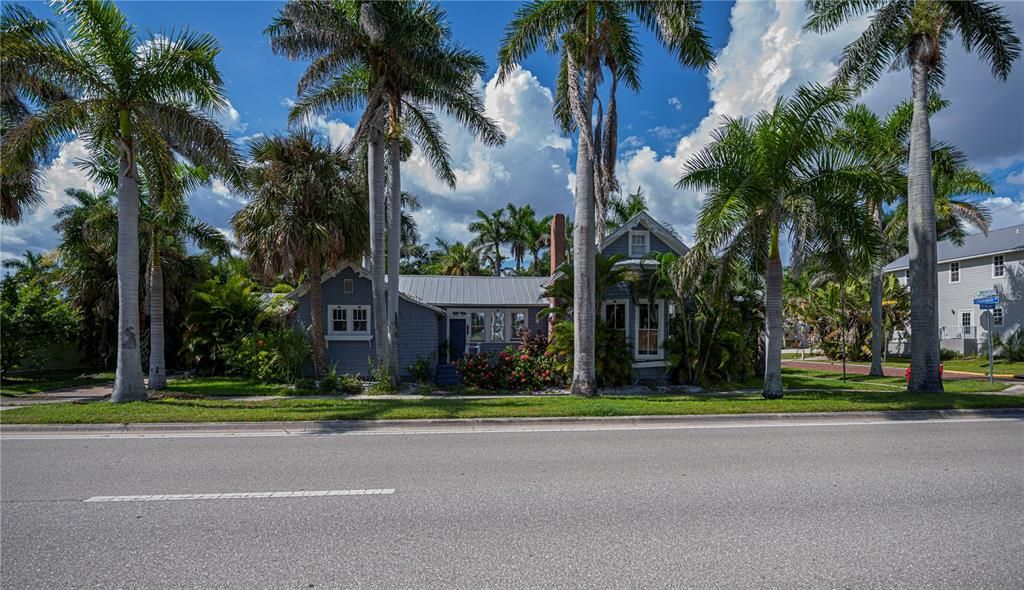 For Sale: $375,000 (3 beds, 2 baths, 1931 Square Feet)