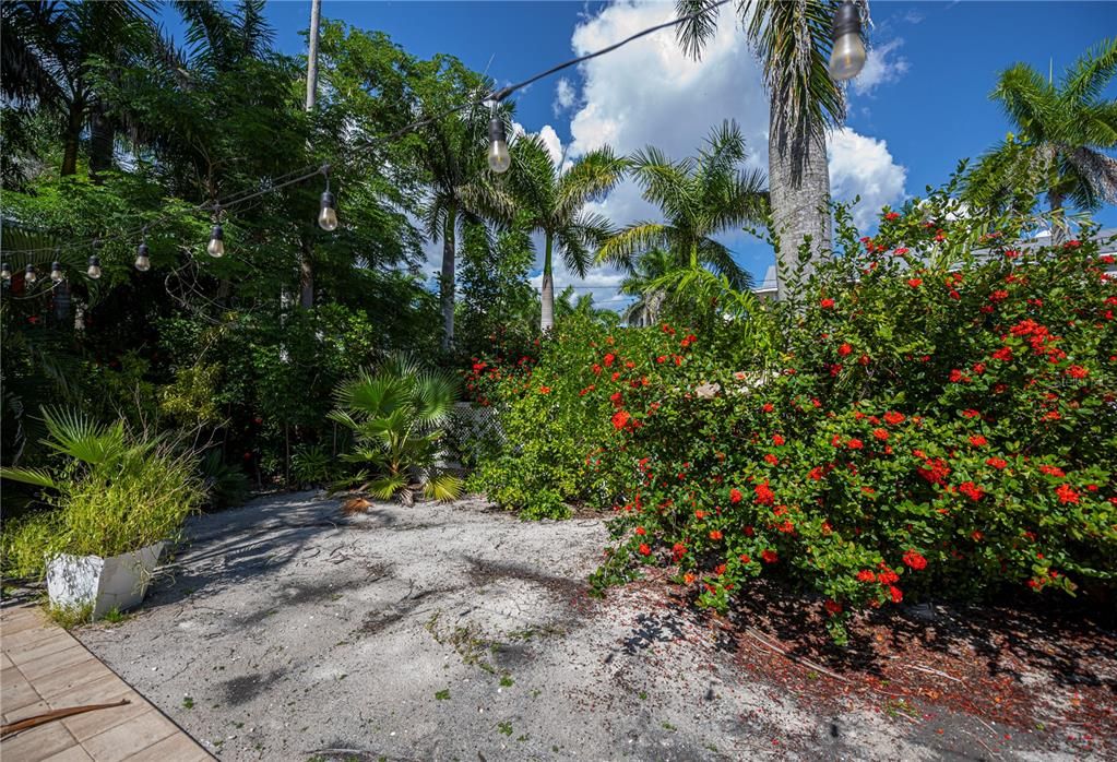 For Sale: $375,000 (3 beds, 2 baths, 1931 Square Feet)