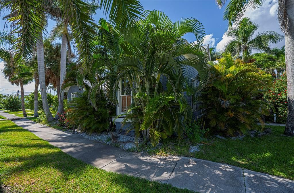 For Sale: $375,000 (3 beds, 2 baths, 1931 Square Feet)