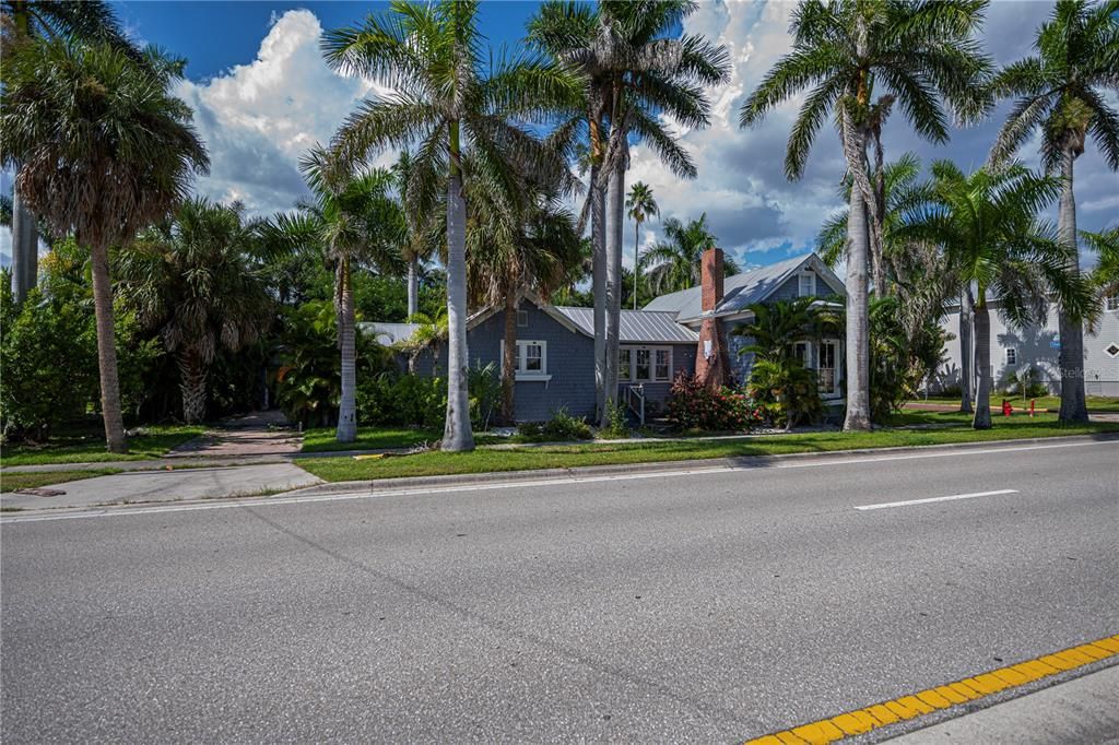 For Sale: $375,000 (3 beds, 2 baths, 1931 Square Feet)