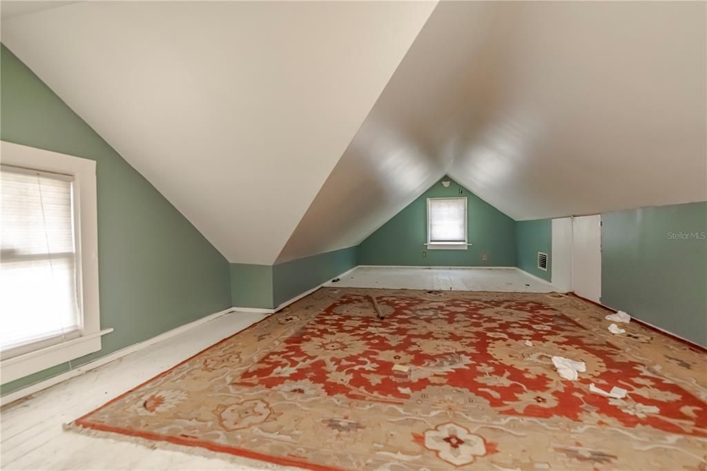 For Sale: $375,000 (3 beds, 2 baths, 1931 Square Feet)