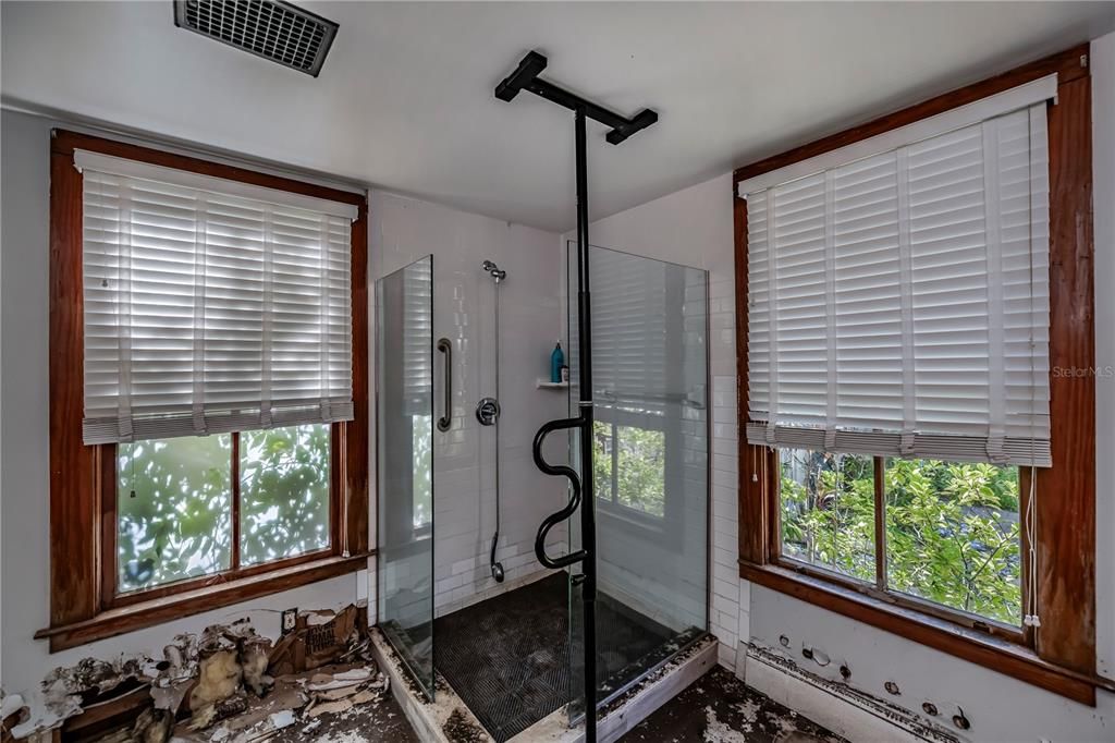 For Sale: $375,000 (3 beds, 2 baths, 1931 Square Feet)