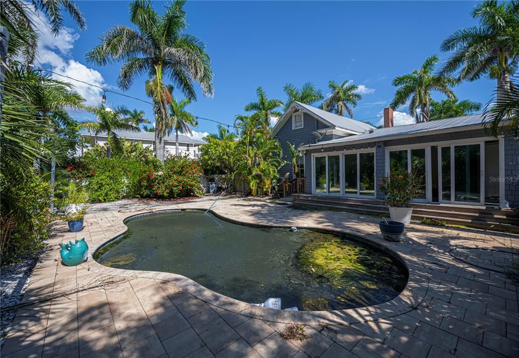 For Sale: $375,000 (3 beds, 2 baths, 1931 Square Feet)