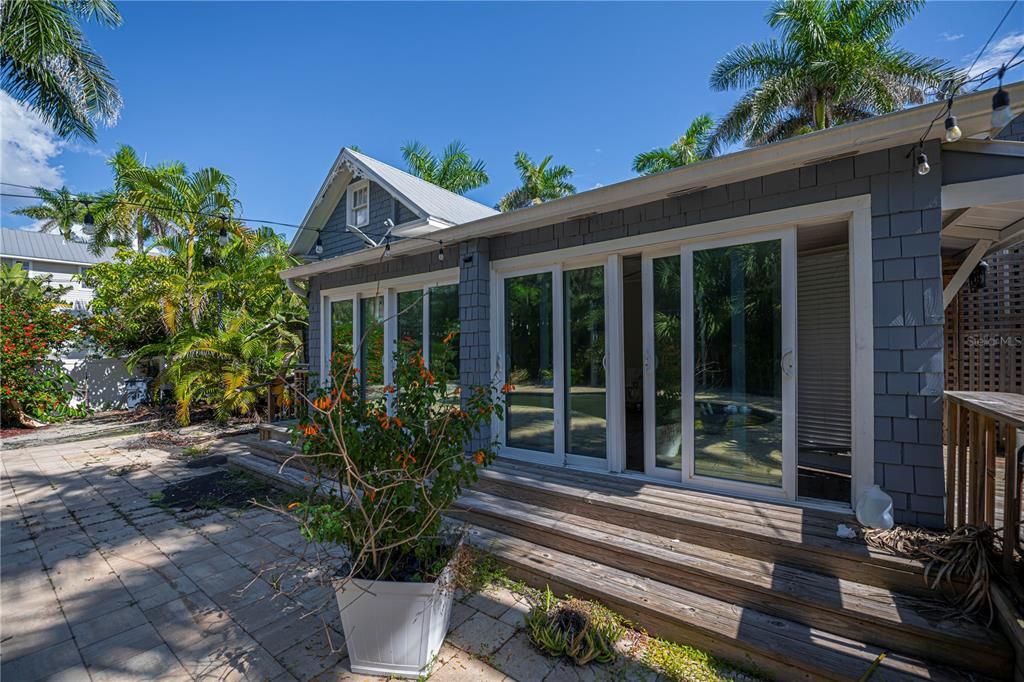 For Sale: $375,000 (3 beds, 2 baths, 1931 Square Feet)