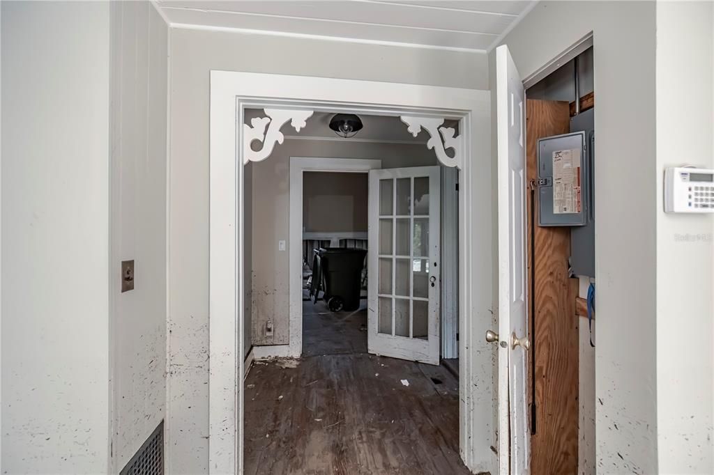 For Sale: $375,000 (3 beds, 2 baths, 1931 Square Feet)