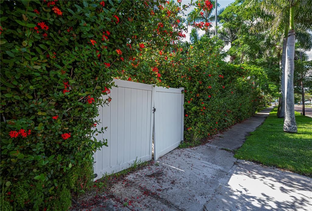 For Sale: $375,000 (3 beds, 2 baths, 1931 Square Feet)