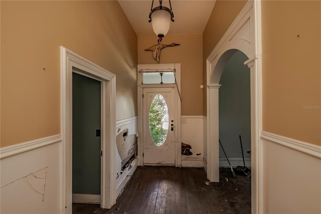 For Sale: $375,000 (3 beds, 2 baths, 1931 Square Feet)