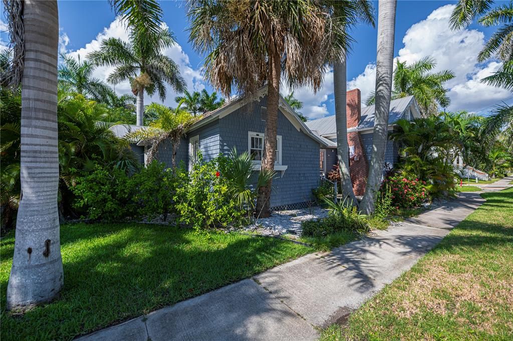 For Sale: $375,000 (3 beds, 2 baths, 1931 Square Feet)